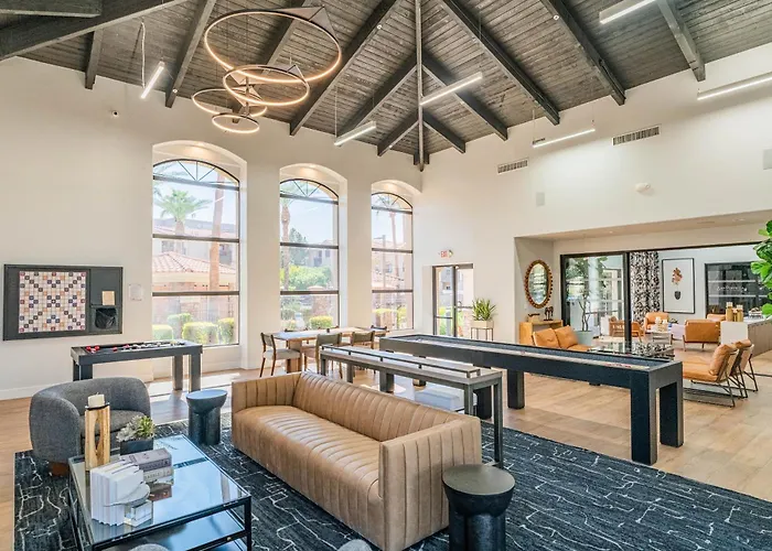 Diablo Stadium-asu-airport-gym-pool-hottub-parking Apartment