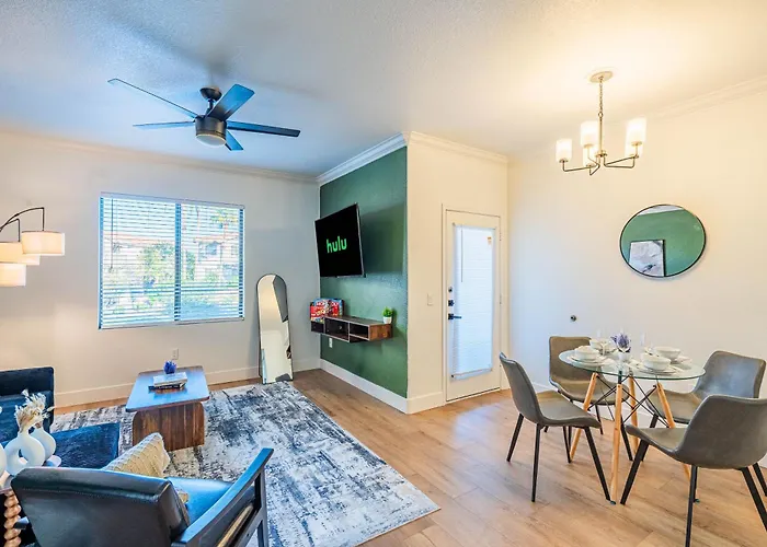 Diablo Stadium-asu-airport-gym-pool-hottub-parking Apartment
