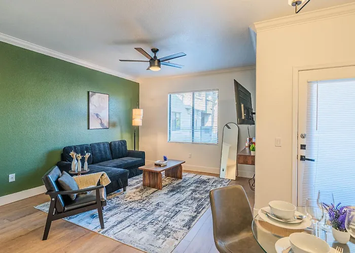 Diablo Stadium-asu-airport-gym-pool-hottub-parking Apartment