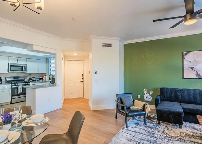 Diablo Stadium-asu-airport-gym-pool-hottub-parking Apartment *