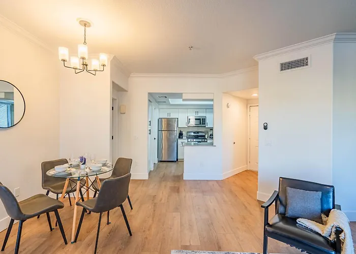 Diablo Stadium-asu-airport-gym-pool-hottub-parking Apartment