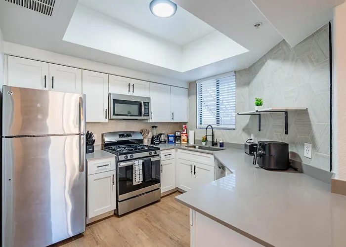 Apartment Diablo Stadium-asu-airport-gym-pool-hottub-parking