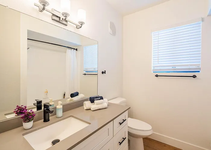 Diablo Stadium-asu-airport-gym-pool-hottub-parking * Tempe